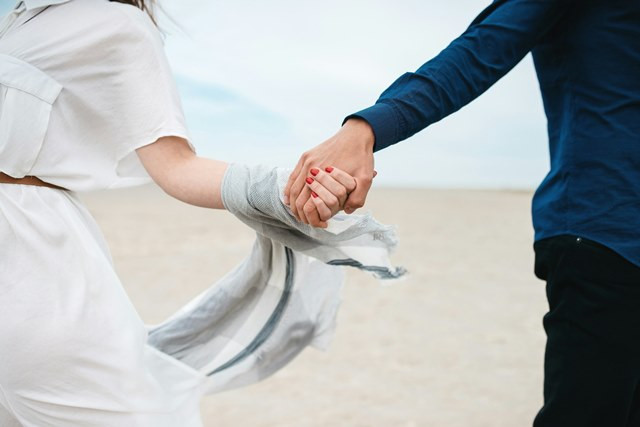 Menurut pakar hubungan, ada alasan mengapa cinta pertama begitu tidak terlupakan. (Foto: Ilustrasi/Dok. Pexels.com)