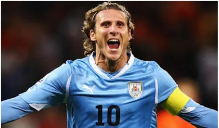 Mantan Penyerang MU, Diego Forlan Siap Debut di Kejuaraan Tenis Profesional