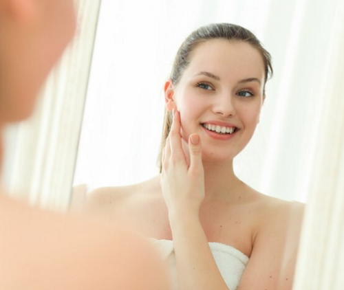 Cara Hilangkan Flek Hitam di Wajah Secara Alami dan Medis