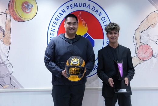 Menpora Dito Dukung Karier Aldi Satya Mahendra Usai Juara Balap Dunia