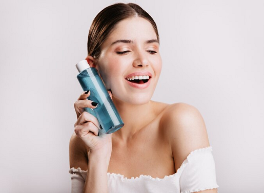 Toner yang menghidrasi berfungsi sebagai komponen penting dalam rutinitas perawatan kulit. (Foto: Ilustrasi. Dok. Freepik.com)