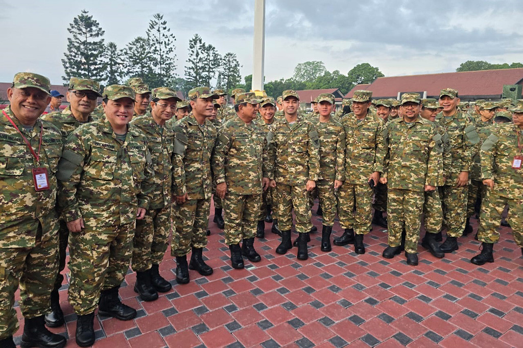 Potret Kabinet Merah Putih Berseragam Loreng Latihan Baris-berbaris