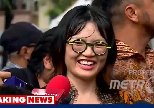 Intip Kacamata Bergaya Retro ala Wamen Stella Christie, Mau Kembaran?