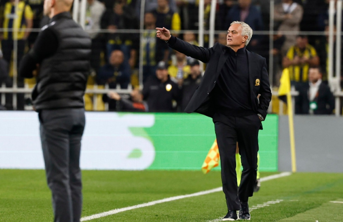 Mourinho Kecam Wasit yang Pimpin Laga Fenerbahce Kontra MU