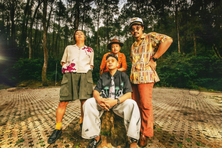 The Panturas Gandeng Legenda Pop Sunda Doel Sumbang di Lagu 'Jimat'