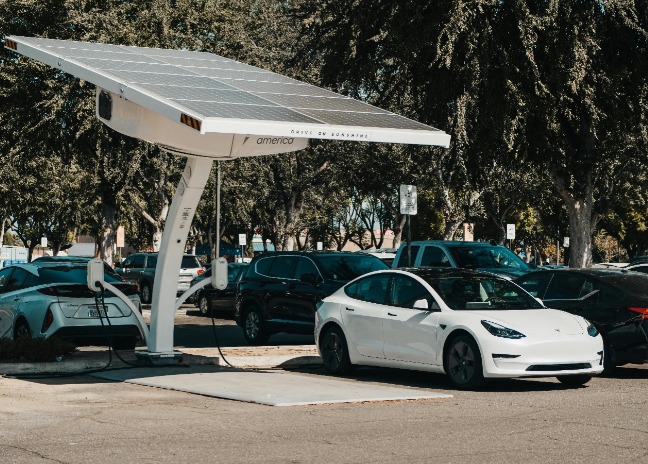 Bingung Pilih Mesin Bensin, Diesel, atau Listrik? Ini Perbandingan Gampangnya!