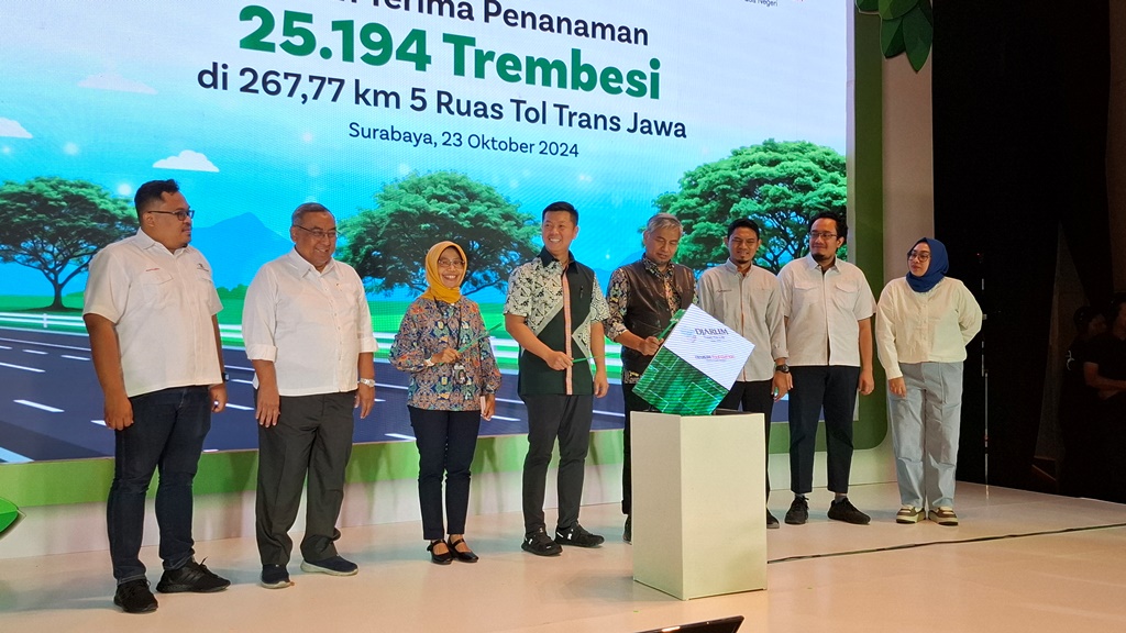 erah Terima Penanaman 25.194 Pohon Trembesi di Surabaya, Rabu, 23 Oktober 2024. Dok. Aulia/Medcom