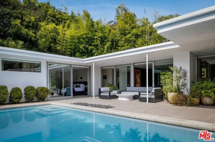 Jadi Lokasi Kematian, Rumah Bekas Matthew Perry Dijual Rp133 Miliar