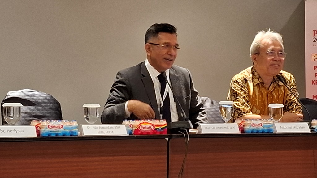 Konferensi pers bersama Yakult dalam acara Pertemuan Ilmiah Tahunan Bidan 2024. Dok. Aulia/Medcom