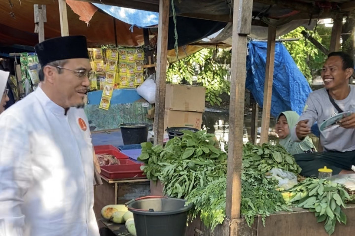 Siapkan Debat Kedua, Suswono Tinjau Pasar Ujung Menteng