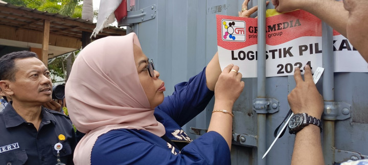 KPU Jawa Barat Distribusikan Surat Suara Perdana ke 5 Daerah