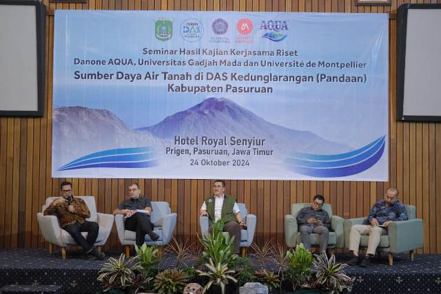 Aqua, UGM, dan Montpellier serahkan hasil kajian DAS Kedunglarangan pada Fordas Kabupaten Pasuruan. (Foto: Dok. istimewa)
