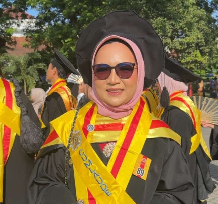 Penelitian di Tengah Covid-19, Kini Yana Jadi Wisudawan Doktor Terbaik FT UGM