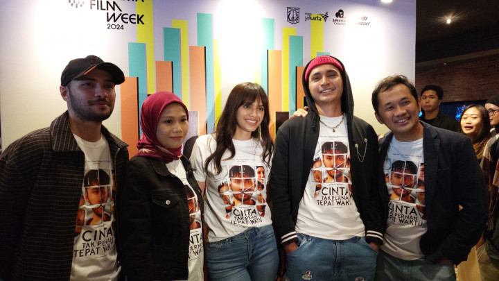 Hanung Bangga Cinta Tak Pernah Tepat Waktu Tayang di Jakarta Film Week