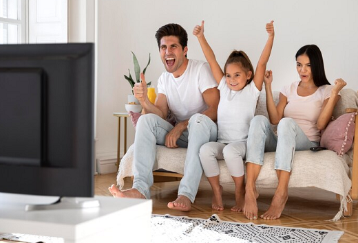 Tips Nyaman Menonton Televisi agar Mata Tidak Mudah Lelah