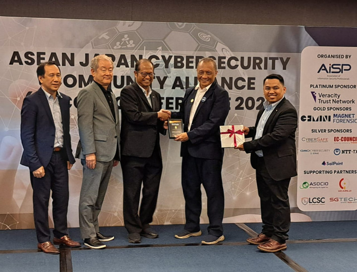 Selamat! Guru Besar UI Prof. Kalamullah Ramli Raih Penghargaan Bergengsi di Cyber Security Week