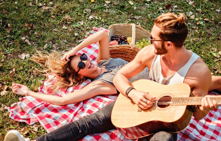 50 Lagu Barat untuk Lamaran yang Romantis