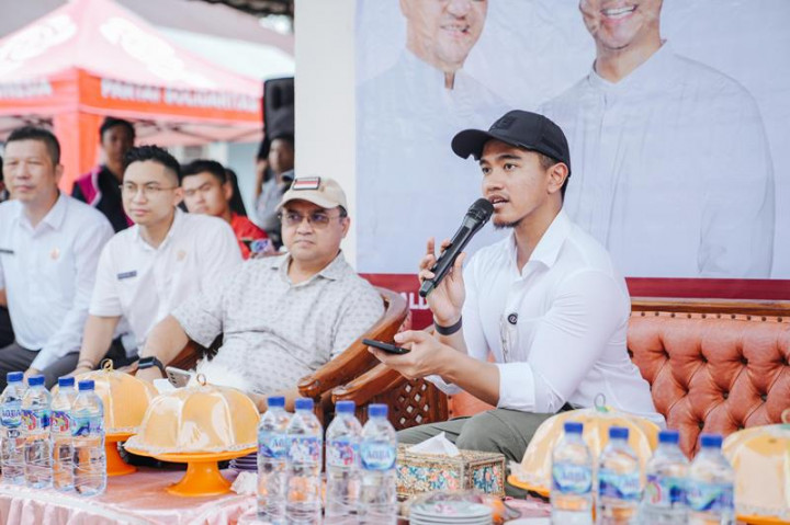 Kunjungi Kampung Nelayan, Kaesang Kampanyekan Erzaldi Rosman