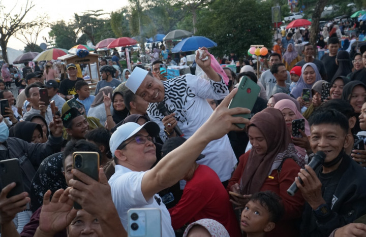 Blusukan di Bandara Bersujud, Andi Rudi dan Ustaz Das'ad Latif Disambut Antusias Warga