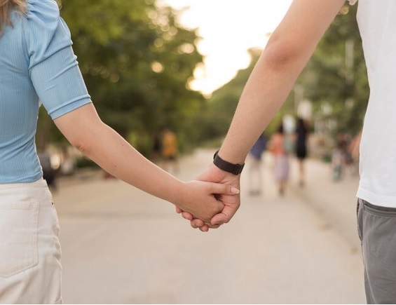 Red String Theory Atau Teori Benang Merah Dalam Hubungan, Apa Itu?