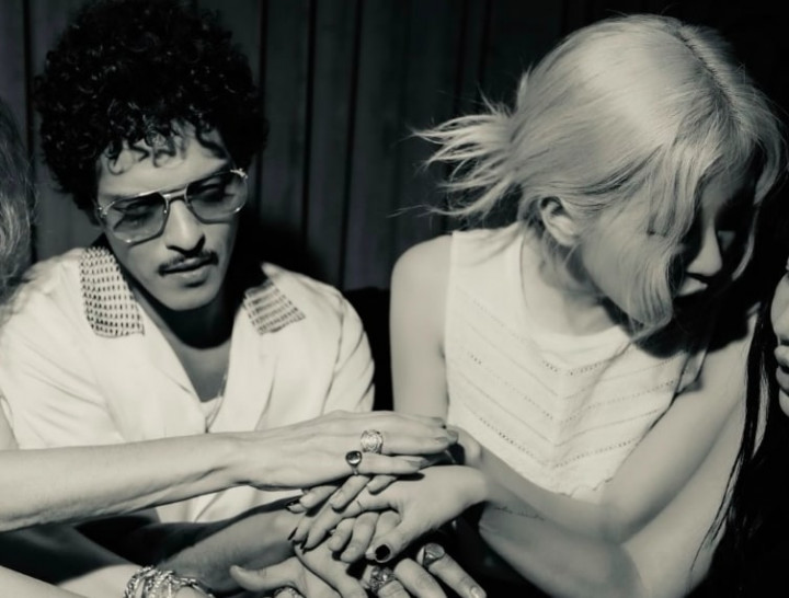 APT Rose BLACKPINK-Bruno Mars Jadi Lagu 'Terlarang' Bagi Pelajar Korea, Kenapa?