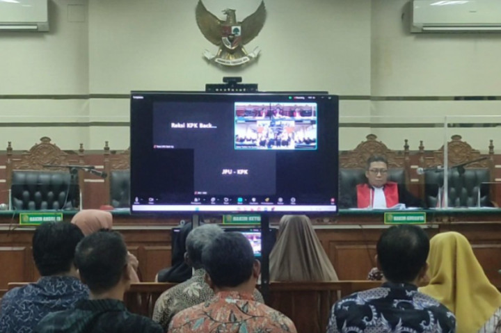 Sidang Terdakwa Mantan Bupati Sidoarjo Hadirkan 10 Saksi
