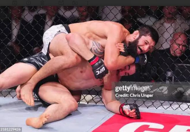 Kuncian Maut Khamzat Chimaev Nyaris Patahkan Rahang Lawan di UFC 308