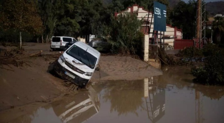 Banjir Bandang Terjang Spanyol, Tewaskan Sejumlah Warga di Valencia