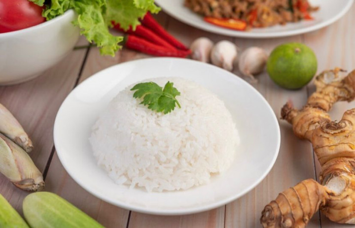 Mitos atau Fakta, Benarkah Makan Nasi Putih Bikin Gemuk?