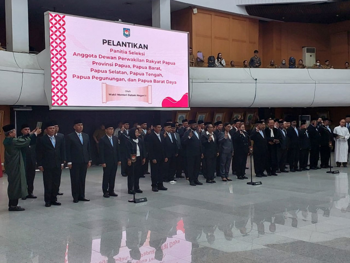 42 Anggota Pansel DPRP di 6 Provinsi Papua Dilantik Wamendagri