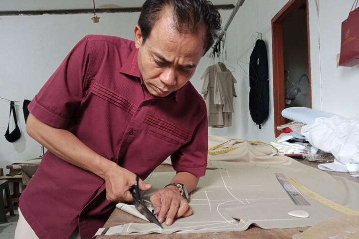 Sosok Yasbun, Sang Penjahit Baju Presiden Prabowo