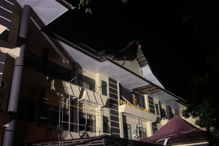 Gedung Utama Mapolda Gorontalo Terbakar