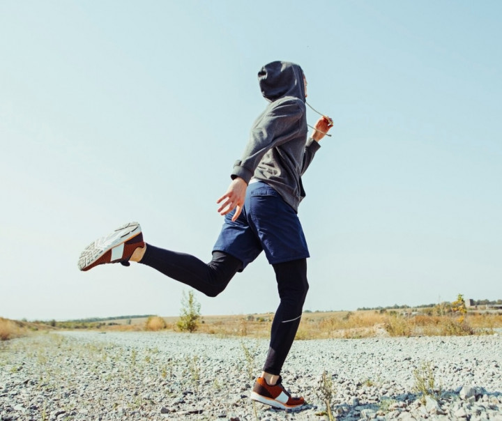 Biar Lari Makin Nyaman! Ini Cara Memilih Sepatu Lari Sesuai Bentuk Kaki Kamu