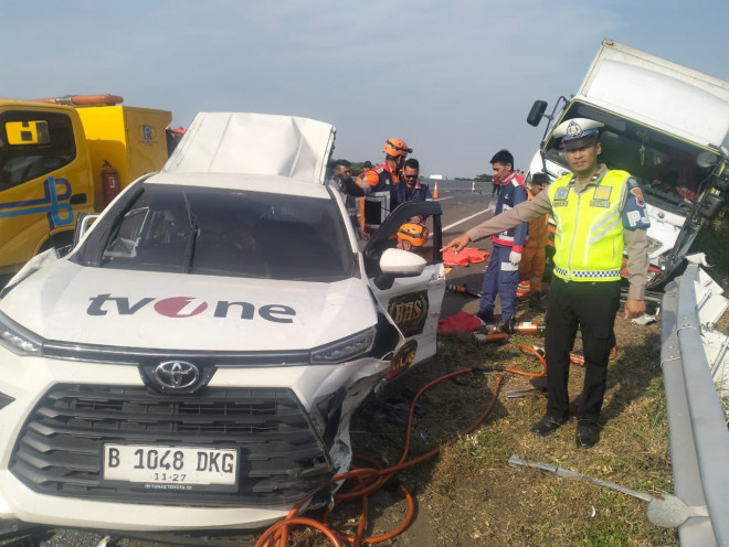 Kecelakaan mobil kru tvOne di tol Jakarta-Pemalang. ist