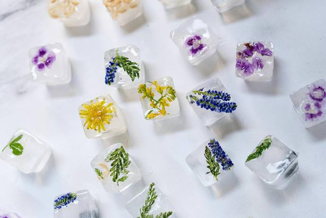 Tak Henti Ingin Gigit Es Batu? Ternyata Ini Alasannya Menurut Ahli