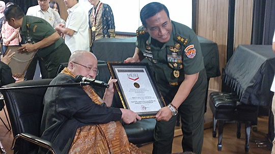 Mayjen TNI Budi Pramono Dapat Rekor MURI Gelar Akademik Terbanyak: Pendidikan Senjata Paling Mematikan di Dunia