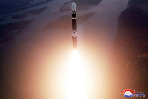 Potret Korut Uji Coba Rudal Balistik Antarbenua Terbaru Hwasong-19