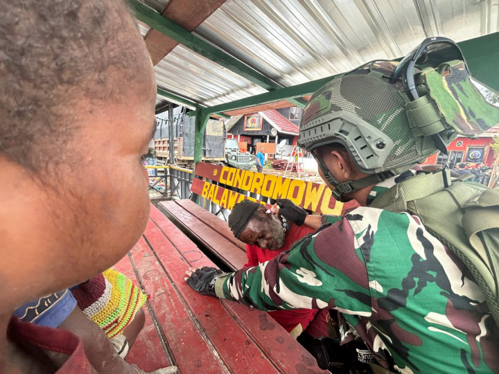Intip Cara TNI Lakukan Pendekatan Humanis di Papua