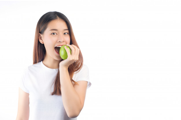 mengonsumsi terlalu banyak buah dapat menyebabkan masalah kesehatan bagi sebagian orang Ilustrasi-Freepik