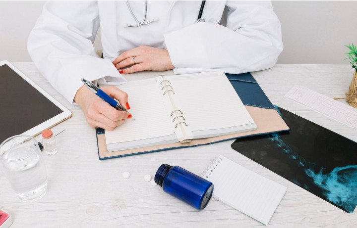 Tulisan Dokter Cenderung Susah Dipahami? Ternyata Ini Sebab di Baliknya!