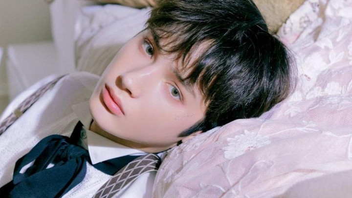 Huening Kai TXT Mendadak Tinggalkan Konser Gegara Masalah Kesehatan