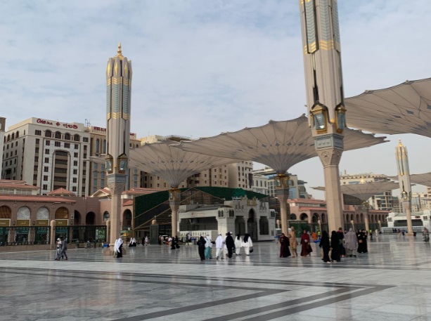 Jemaah Umroh Meninggal usai Jatuh dari Tangga Pesawat, Dimakamkan di Madinah