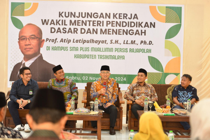 Ke Tasikmalaya, Wamendikdasmen Tampung Keluh Kesah Guru