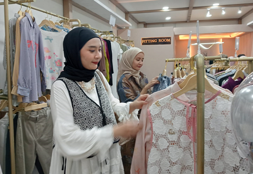 Tren Modest Fashion 2025 dari Gamis Minimalis hingga Hijab Ramah Lingkungan