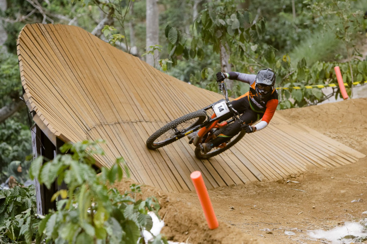 76 Indonesian Downhill 2024: Perebutan Juara di Batu