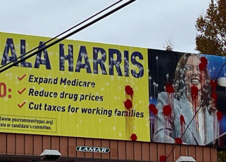 Billboard Harris Ditembaki Paintball, Satu Hari Jelang Pilpres AS 2024