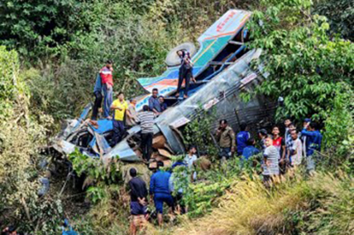 Tragis! 36 Orang Tewas akibat Bus Terjun ke Jurang di India