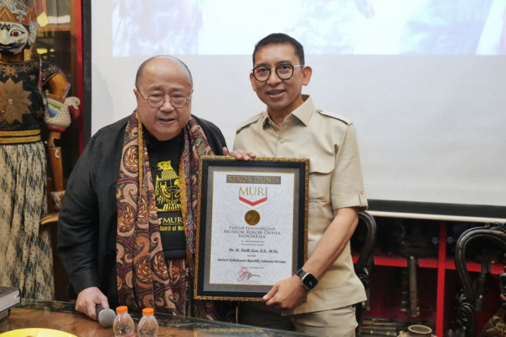 Menteri Kebudayaan Fadli Zon Terima Dua Rekor MURI, Total Punya 56 Piagam Penghargaan