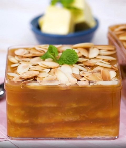 Simak cara buat caramel puff dessert box. (Foto: Dok. Endeus TV)