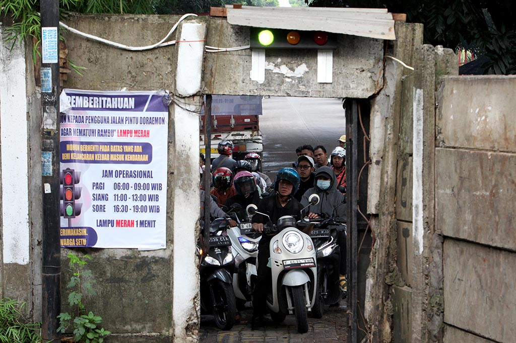 Bergantian Melintasi 'Pintu Doraemon'